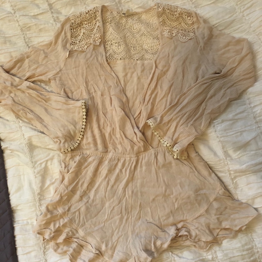 Lace deep v neck romper!